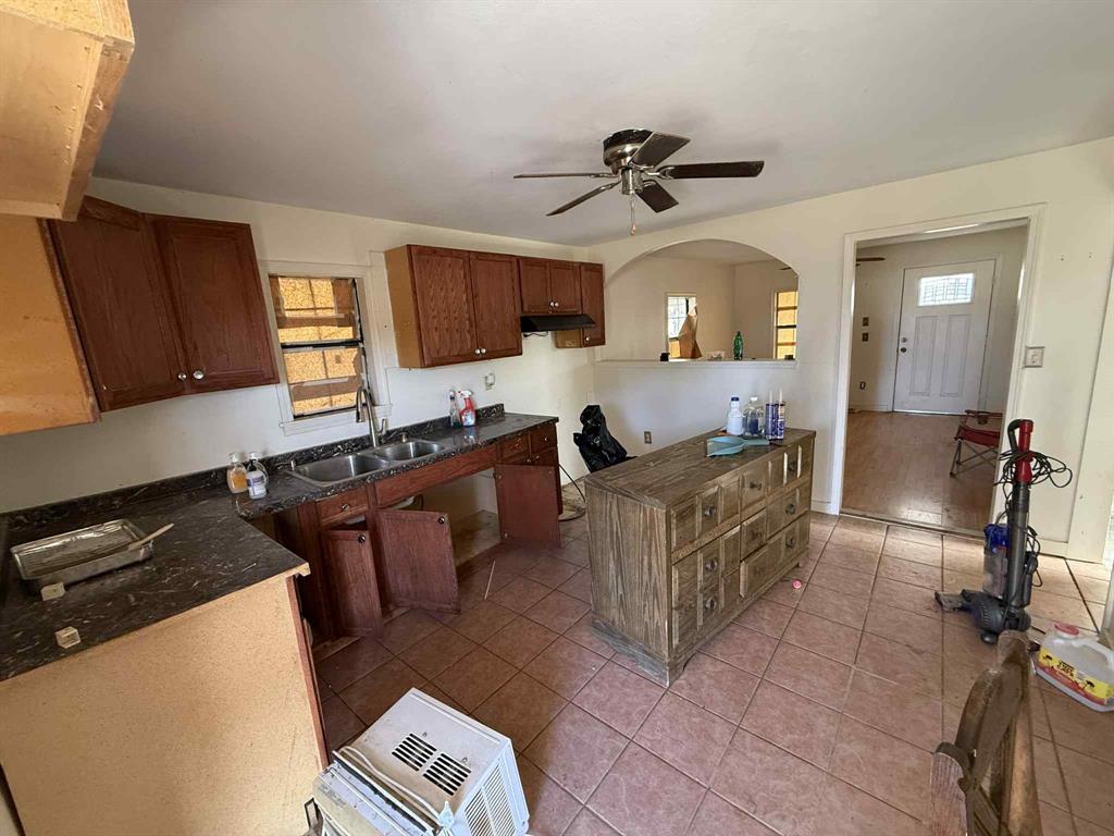 110 Hickory Street Roscoe, TX 79545 - Photo 4 of 9 a living room with furniture and a window
