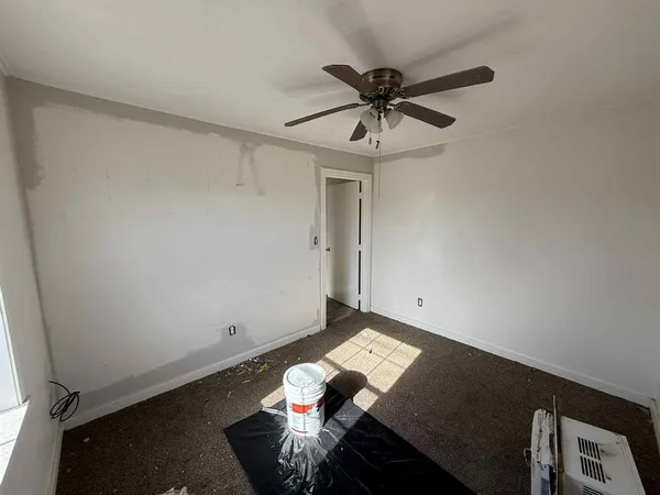 a view of room with a ceiling fan