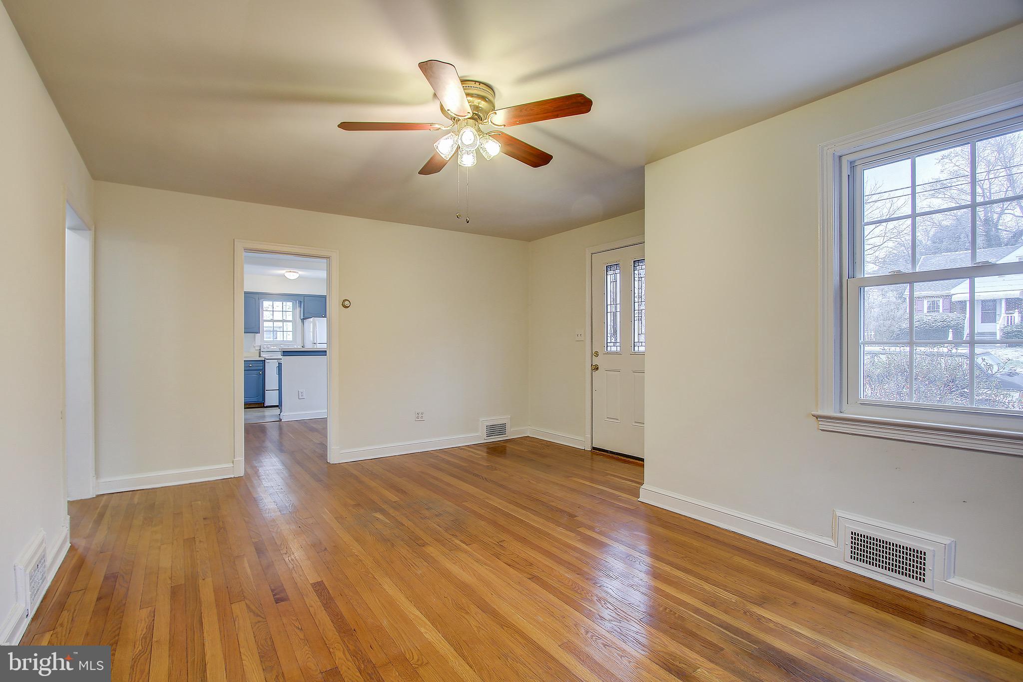 10147 Sutherland Road Silver Spring, MD 20901 - Photo 14 of 28 living room