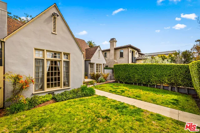 a view of a house with yard and deck