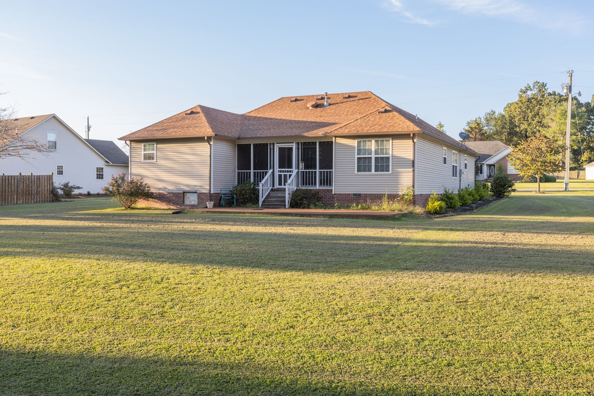 10 Harding Road Leoma, TN 38468 - Photo 23 of 26 a front view of a house with a ocean view