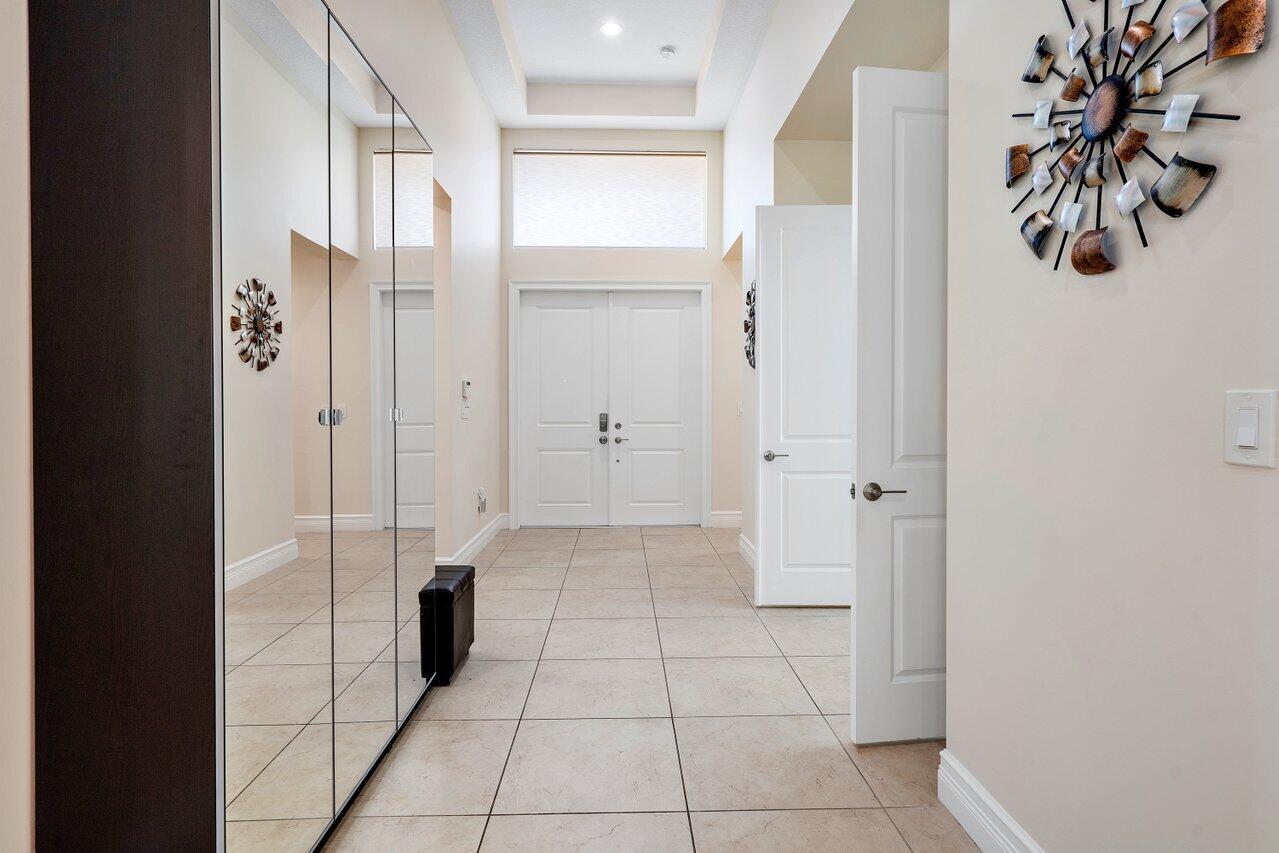 11800 Windy Frst Way Boca Raton, FL 33498 - Photo 4 of 56 hallway
