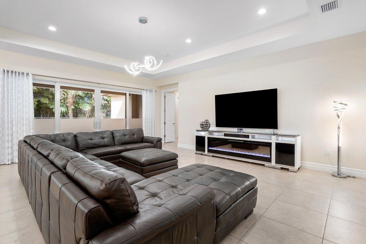 11800 Windy Frst Way Boca Raton, FL 33498 - Photo 5 of 56 Living Room