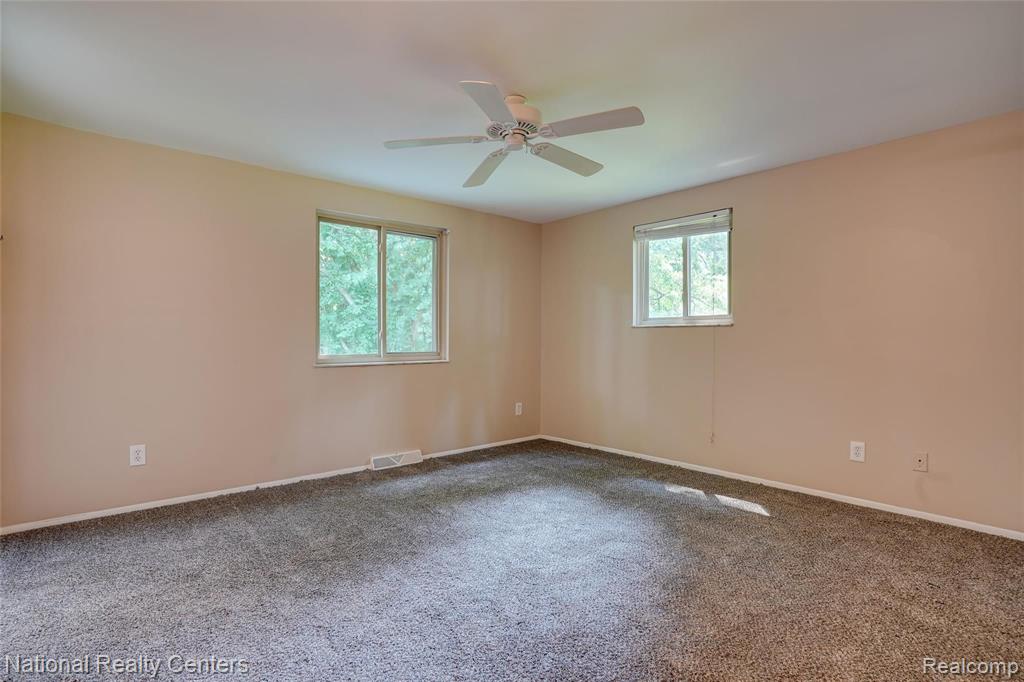 2375 Lochaven Road West Bloomfield, MI 48324 - Photo 12 of 24
