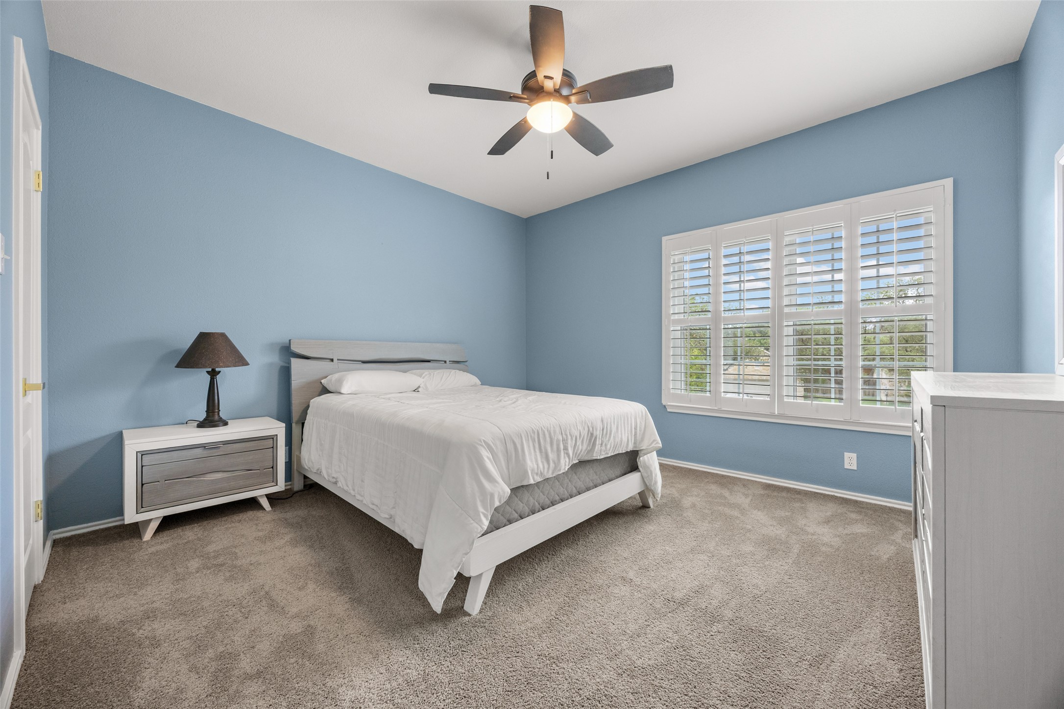 8610 Axis Drive Austin, TX 78749 - Photo 20 of 29 a bed sitting in a room next to a window