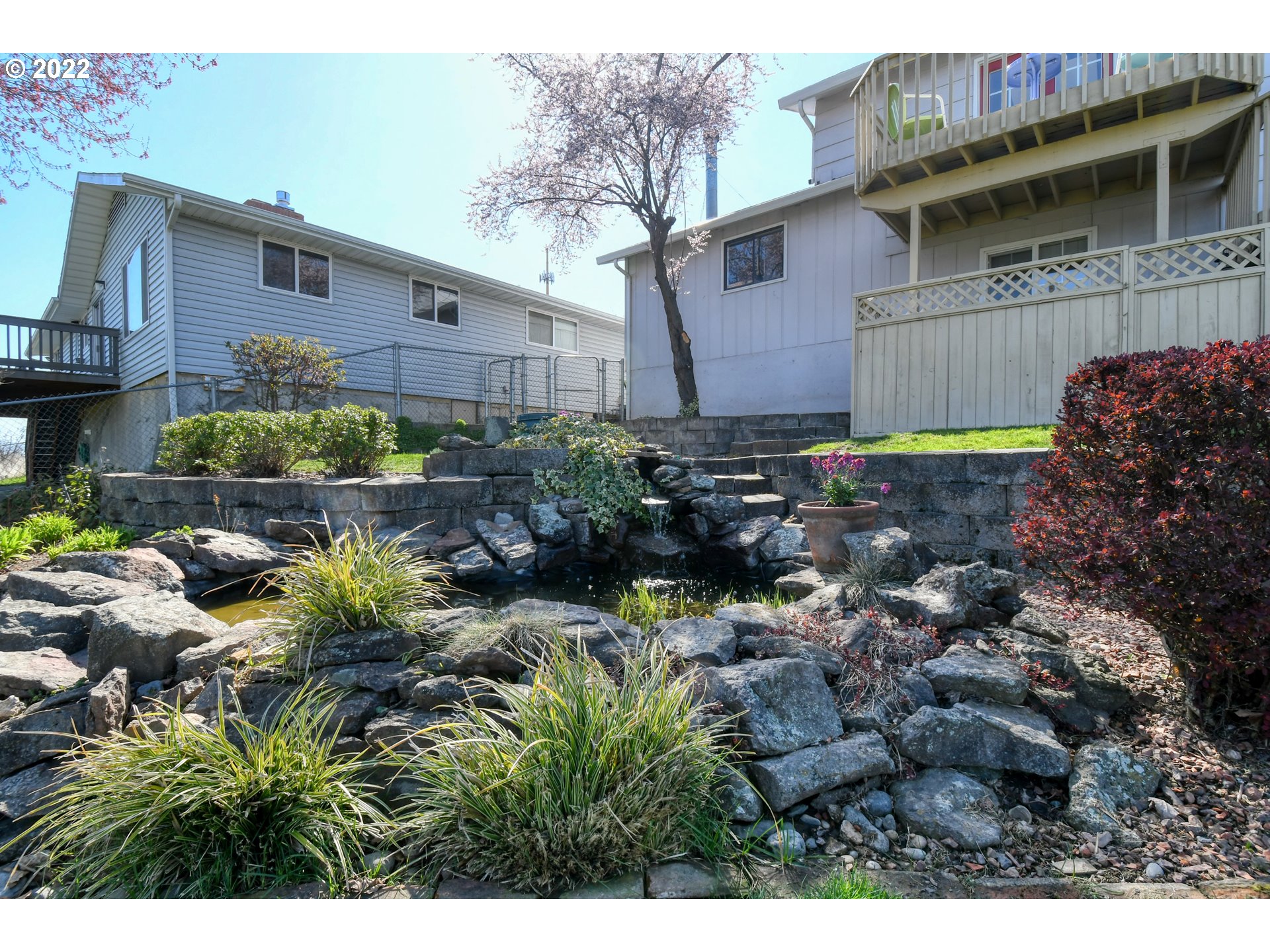 2209 Southwest Ladow Avenue Pendleton, OR 97801 - Photo 6 of 24 a view of a house with a garden