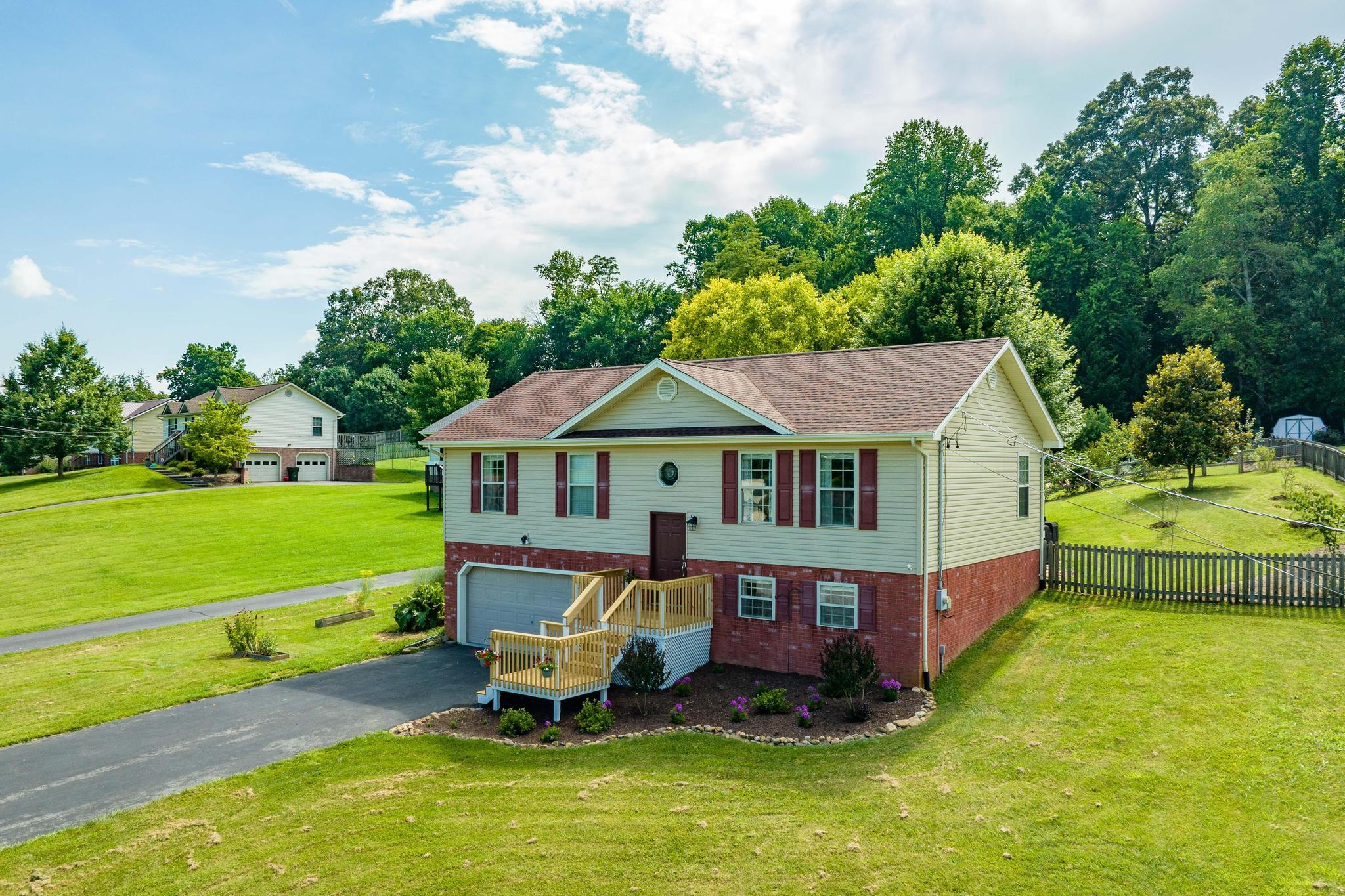 222 Maple Ridge Drive Jonesborough, TN 37659 - Photo 1 of 83 222 Maple Ridge Dr (14 of 97)