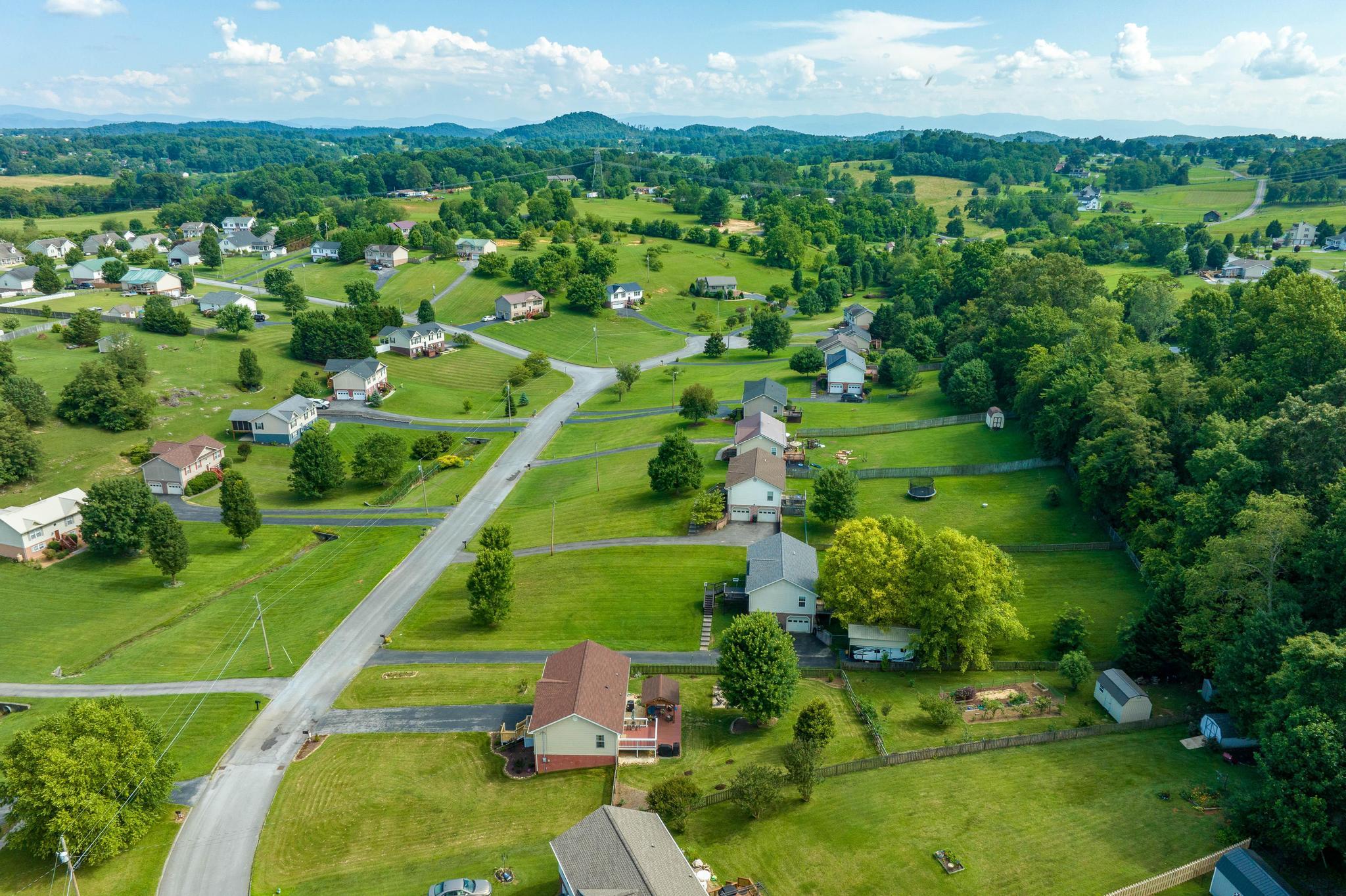 222 Maple Ridge Drive Jonesborough, TN 37659 - Photo 11 of 83 222 Maple Ridge Dr (4 of 97)