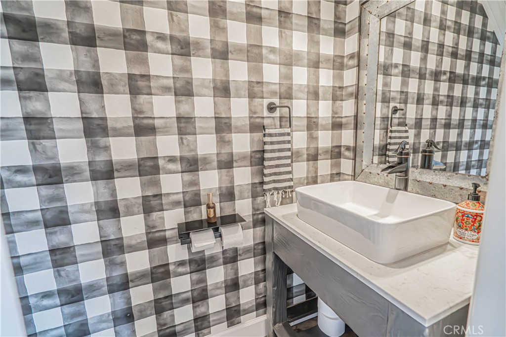 9248 Hierba Road Agua Dulce, CA 91390 - Photo 25 of 63 Guest bathroom