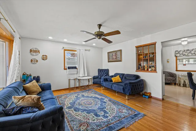 $293,000 | 707 West Maplewood Court, Milwaukee, WI 53221