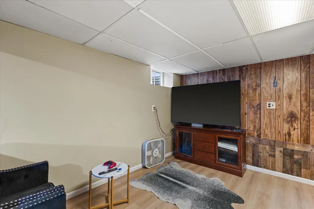 $293,000 | 707 West Maplewood Court, Milwaukee, WI 53221