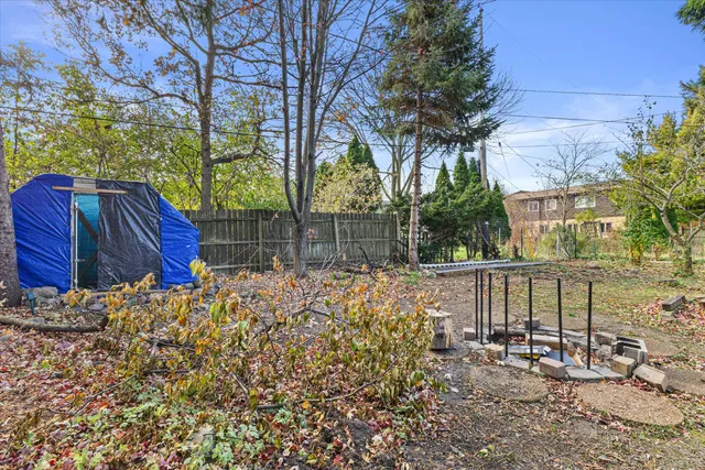 $293,000 | 707 West Maplewood Court, Milwaukee, WI 53221