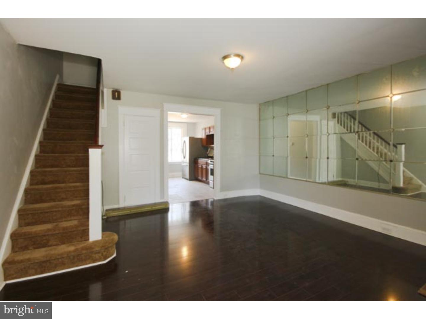 4652 Fernhill Road Philadelphia, PA 19144 - Photo 3 of 24 Living Room