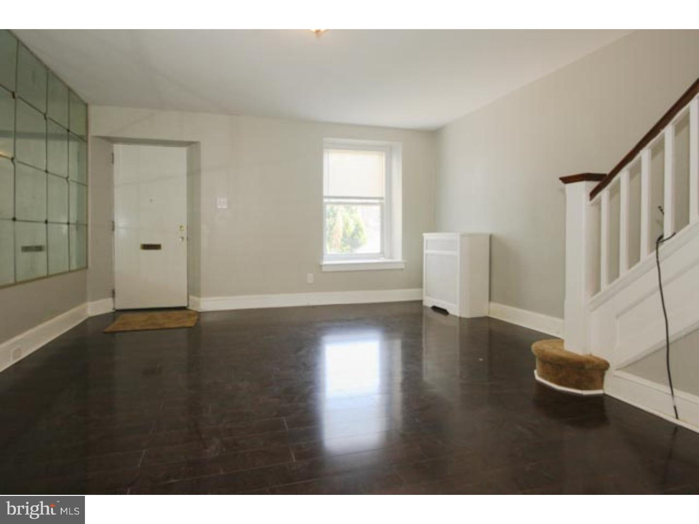 4652 Fernhill Road Philadelphia, PA 19144 - Photo 4 of 24 Living Room