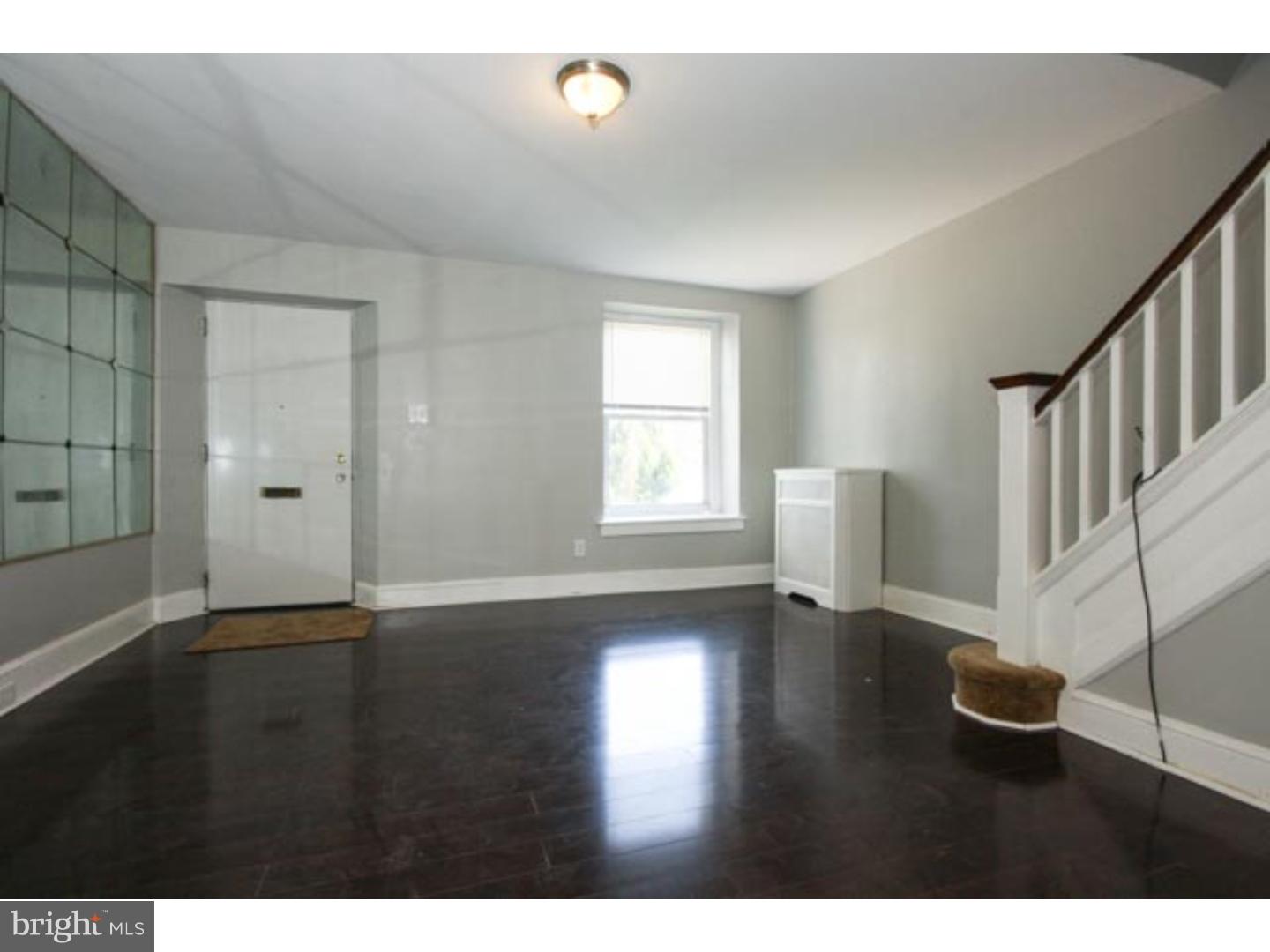 4652 Fernhill Road Philadelphia, PA 19144 - Photo 5 of 24 Living Room