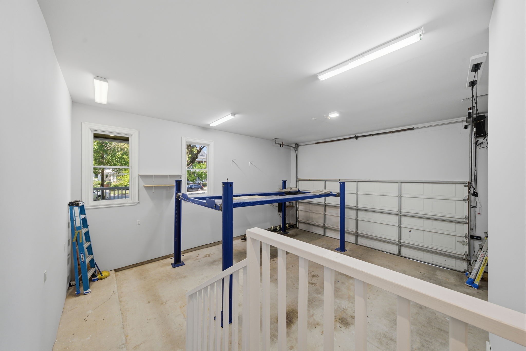 607 East 15th Street Houston, TX 77008 - Photo 41 of 50 Oversized two car garage with high ceilings, third car garage at the apartment. (lift not included, can be purchased separately).