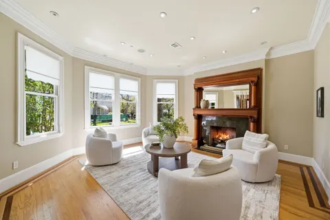 $1,995,000 | 607 East 15th Street, Houston, TX 77008
