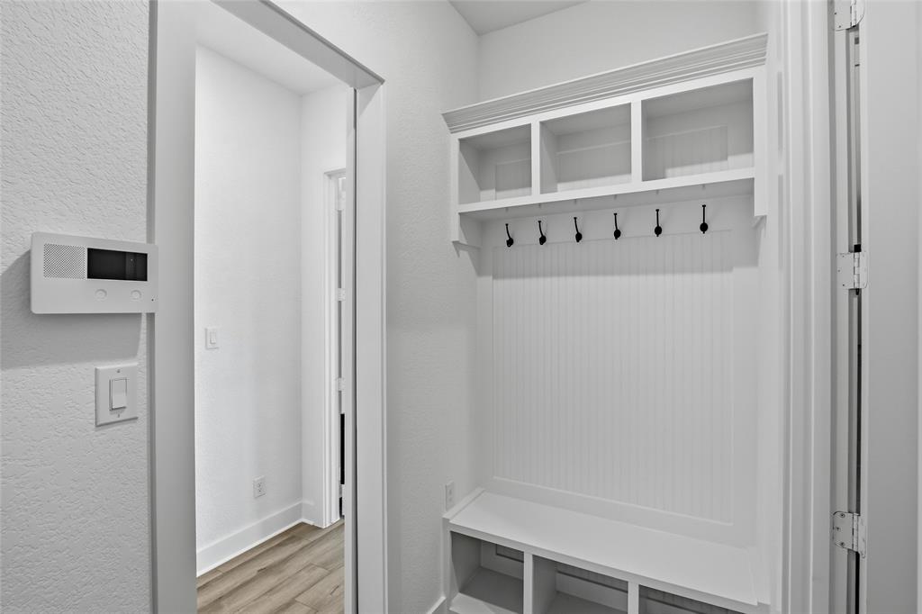 810 Vly Rdg Road Van Alstyne, TX 75495 - Photo 25 of 39 a view of an empty kitchen