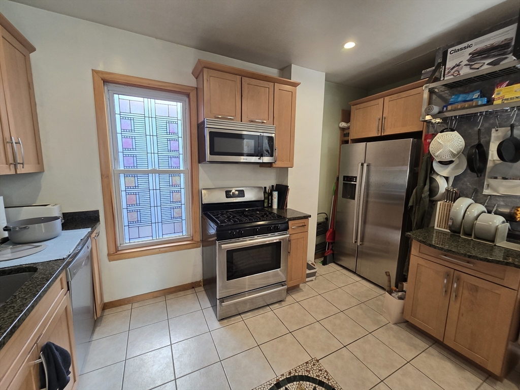 28 Bardwell Street, Unit 1 Boston, MA 02130 - Photo 5 of 26