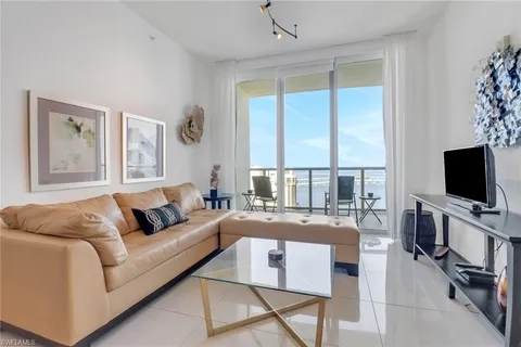 $284,000 | 3000 Oasis Grand Boulevard, Unit MPH6, Fort Myers, FL 33916