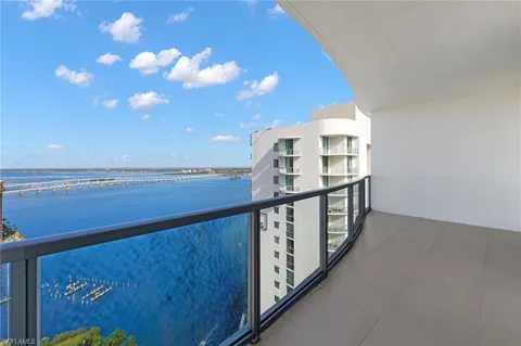 $284,000 | 3000 Oasis Grand Boulevard, Unit MPH6, Fort Myers, FL 33916