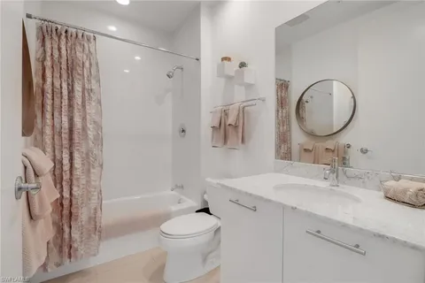 $284,000 | 3000 Oasis Grand Boulevard, Unit MPH6, Fort Myers, FL 33916