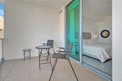 $284,000 | 3000 Oasis Grand Boulevard, Unit MPH6, Fort Myers, FL 33916