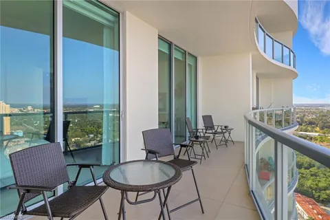 $284,000 | 3000 Oasis Grand Boulevard, Unit MPH6, Fort Myers, FL 33916