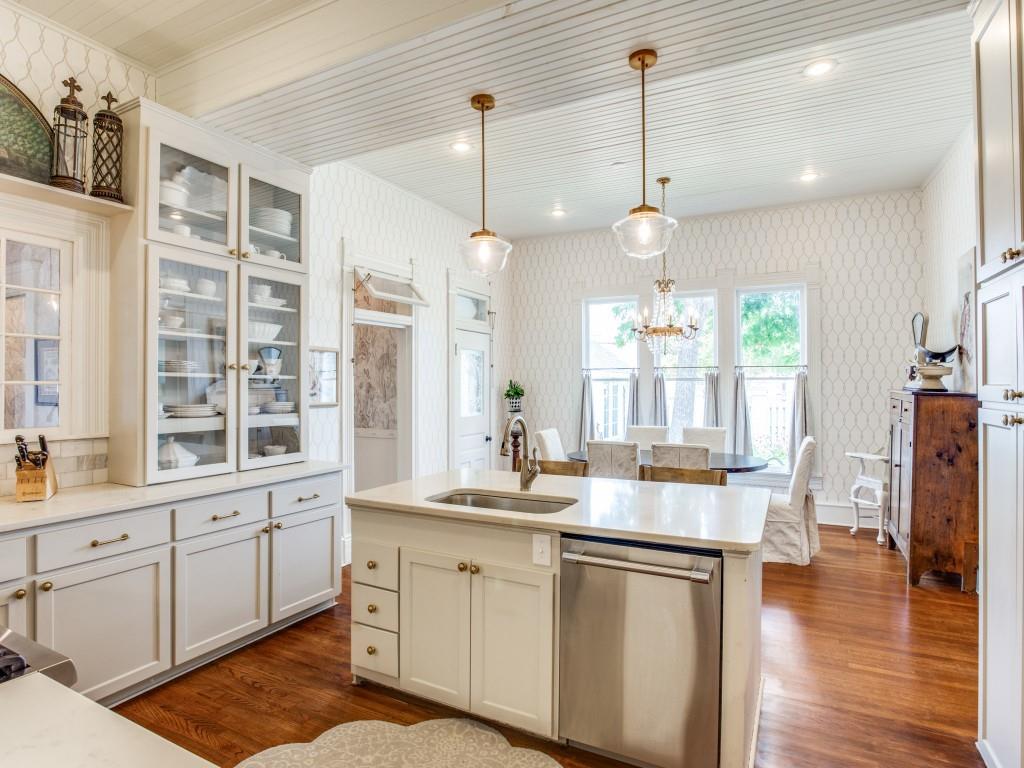 302 Featherston Street Cleburne, TX 76033 - Photo 18 of 40 Kitchen