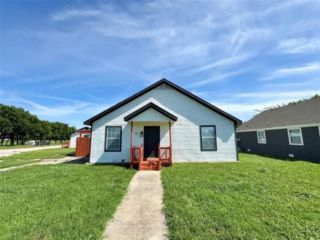 $1,775 | 901 Kingdom Circle, Waxahachie, TX 75167