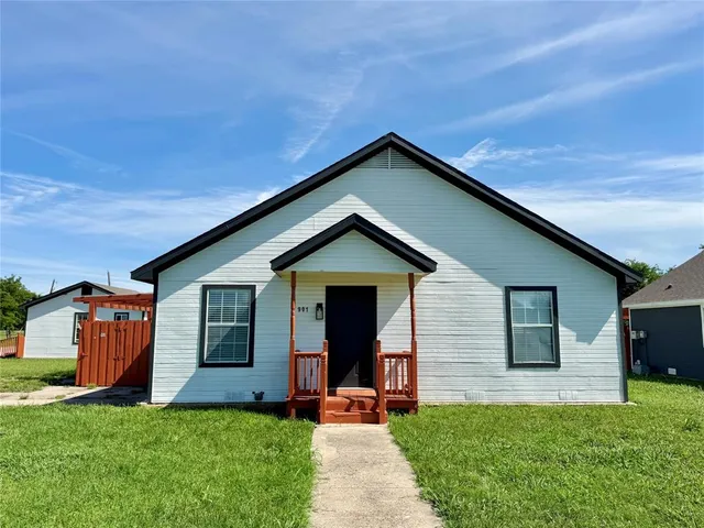 $1,775 | 901 Kingdom Circle, Waxahachie, TX 75167