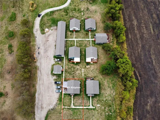 $1,775 | 901 Kingdom Circle, Waxahachie, TX 75167