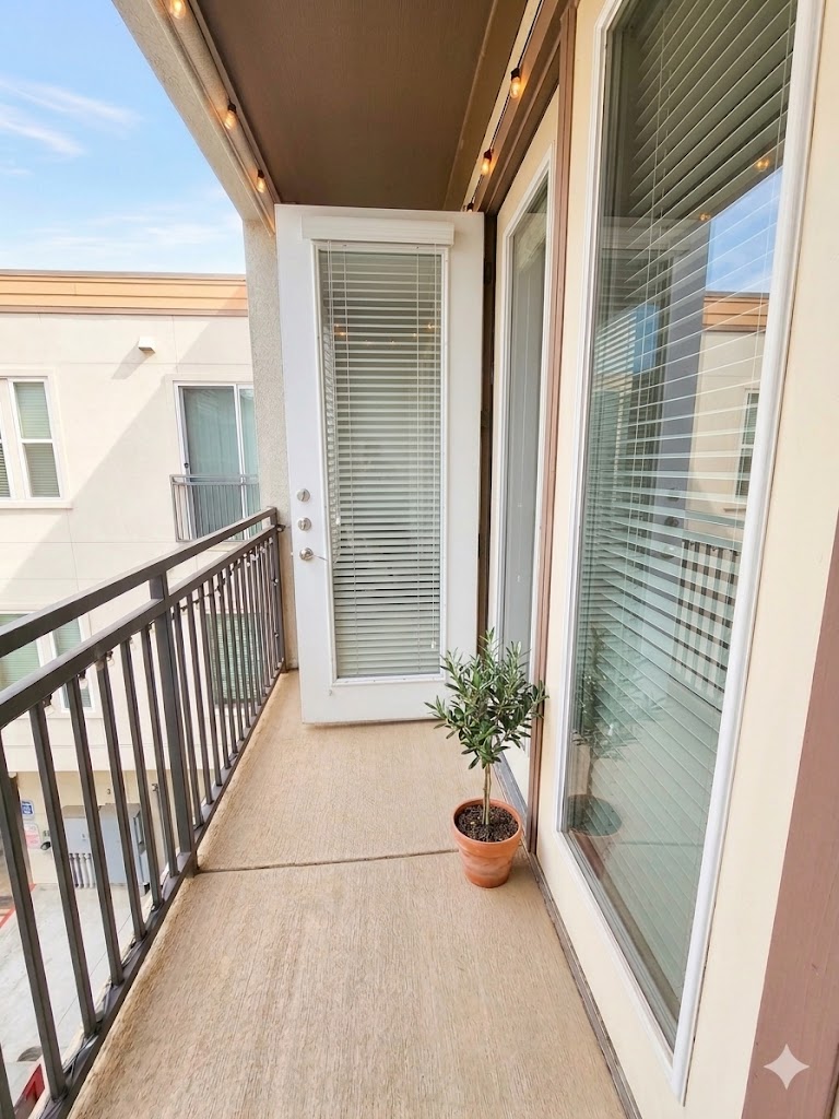 1900 Barton Springs Road, Unit 3036 Austin, TX 78704 - Photo 7 of 19 Step out onto this airy balcony, perfect for morning coffee or evening relaxation.
