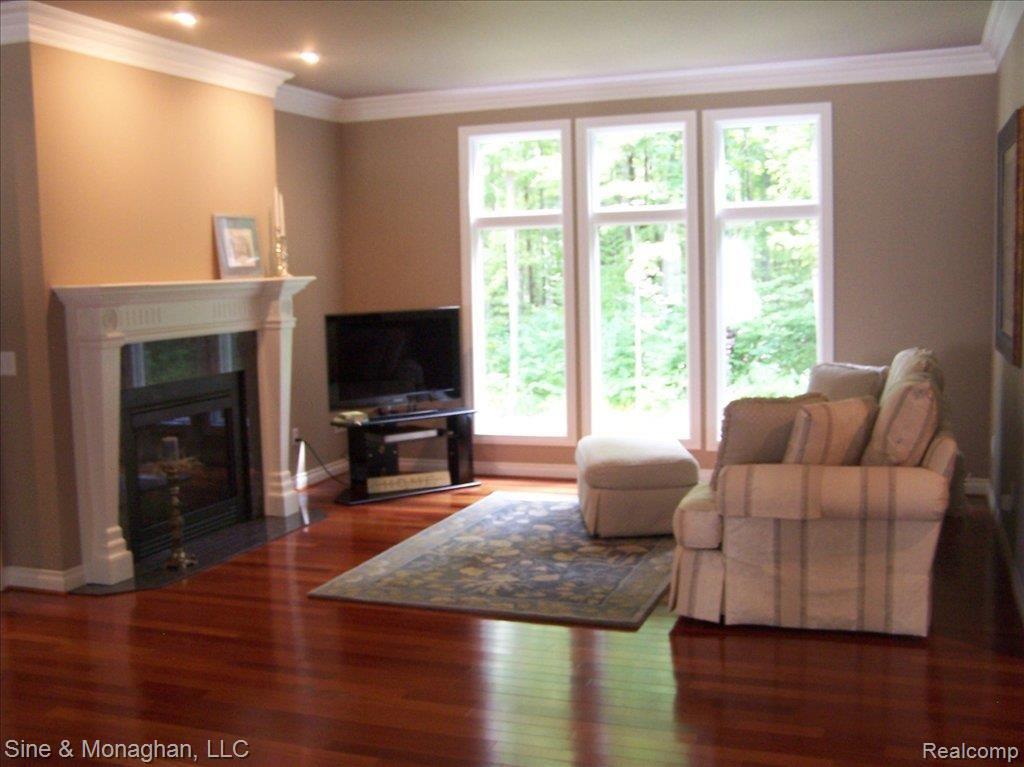 8299 Morrow Road Algonac, MI 48001 - Photo 3 of 20 2 liv room 2