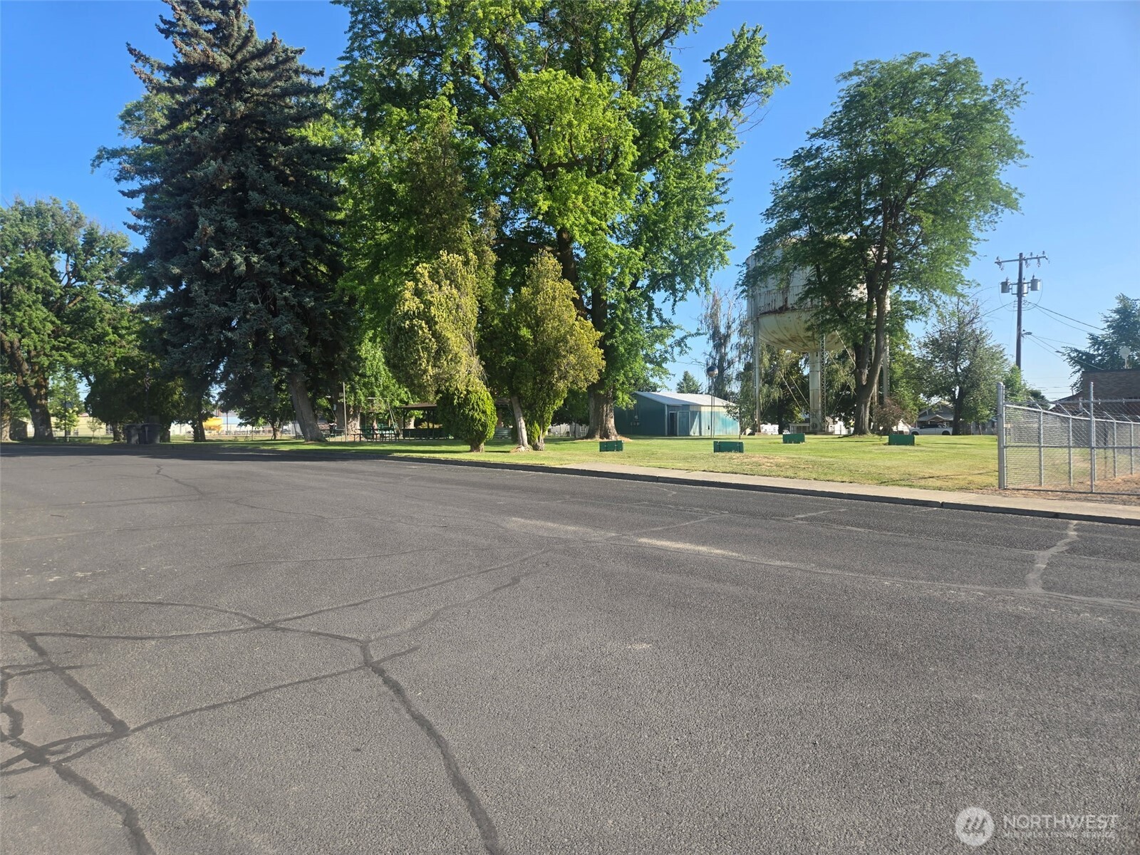 201 East 8th Avenue Ritzville, WA 99169 - Photo 4 of 5 a view of a road with a yard