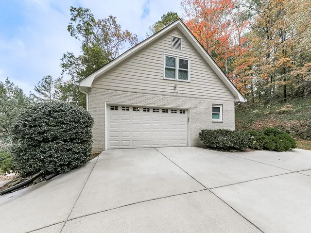a view of backyard of house garage with plants