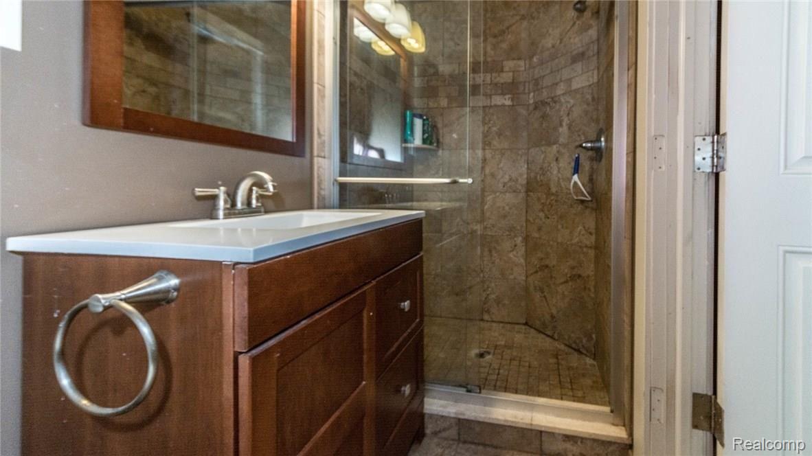 16512 Farmington Road Livonia, MI 48154 - Photo 43 of 80 dsc_0017.jpg