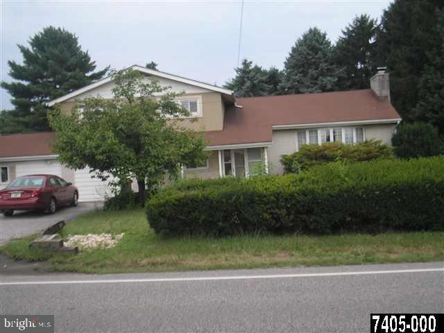 3560 Board Road York, PA 17406 - Photo 4 of 14 Gallery Image 4
