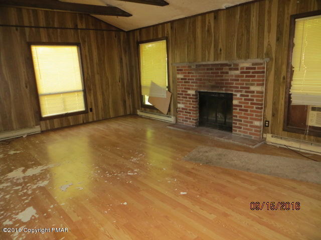 999 Stuart Place Bushkill, PA 18324 - Photo 4 of 8 IMG_2967
