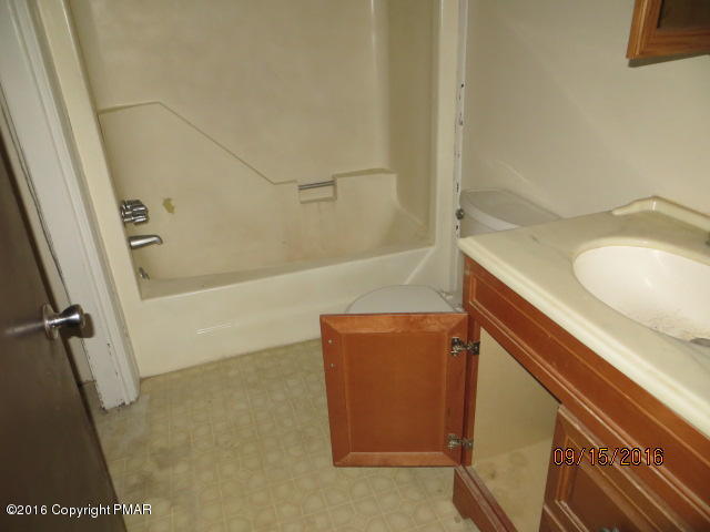 999 Stuart Place Bushkill, PA 18324 - Photo 5 of 8 IMG_2968