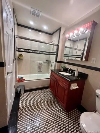 $2,495 | 1003 Vista View Drive, Unit 1003, Farmingville, NY 11738