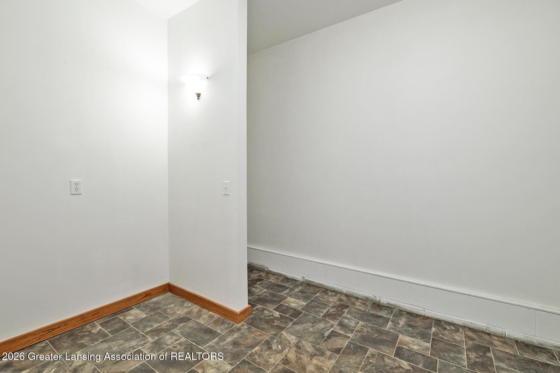 2620 Grovenburg Road Lansing, MI 48911 - Photo 29 of 39 29