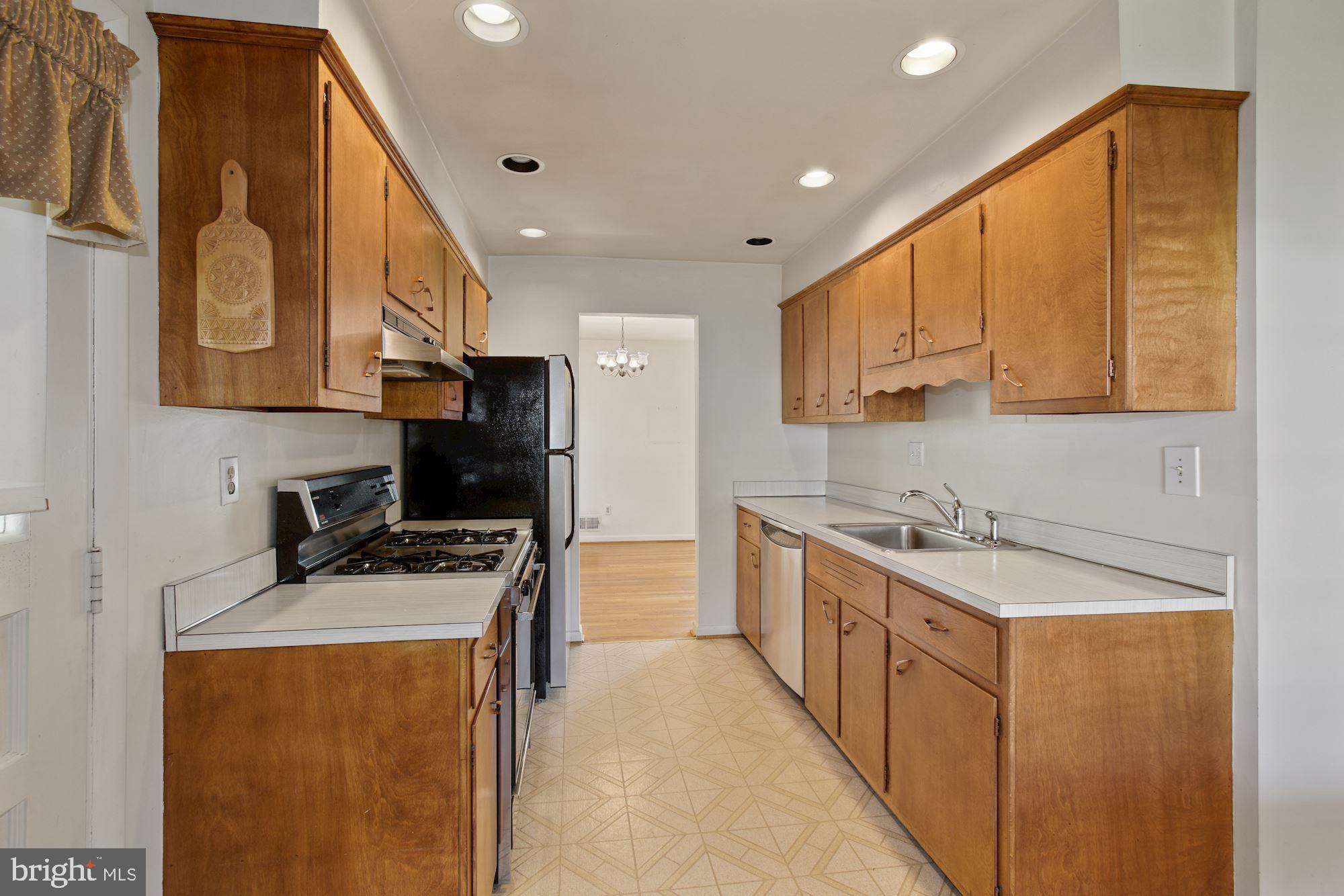 7308 Miller Fall Road Rockville, MD 20855 - Photo 12 of 36 Gallery Image 12