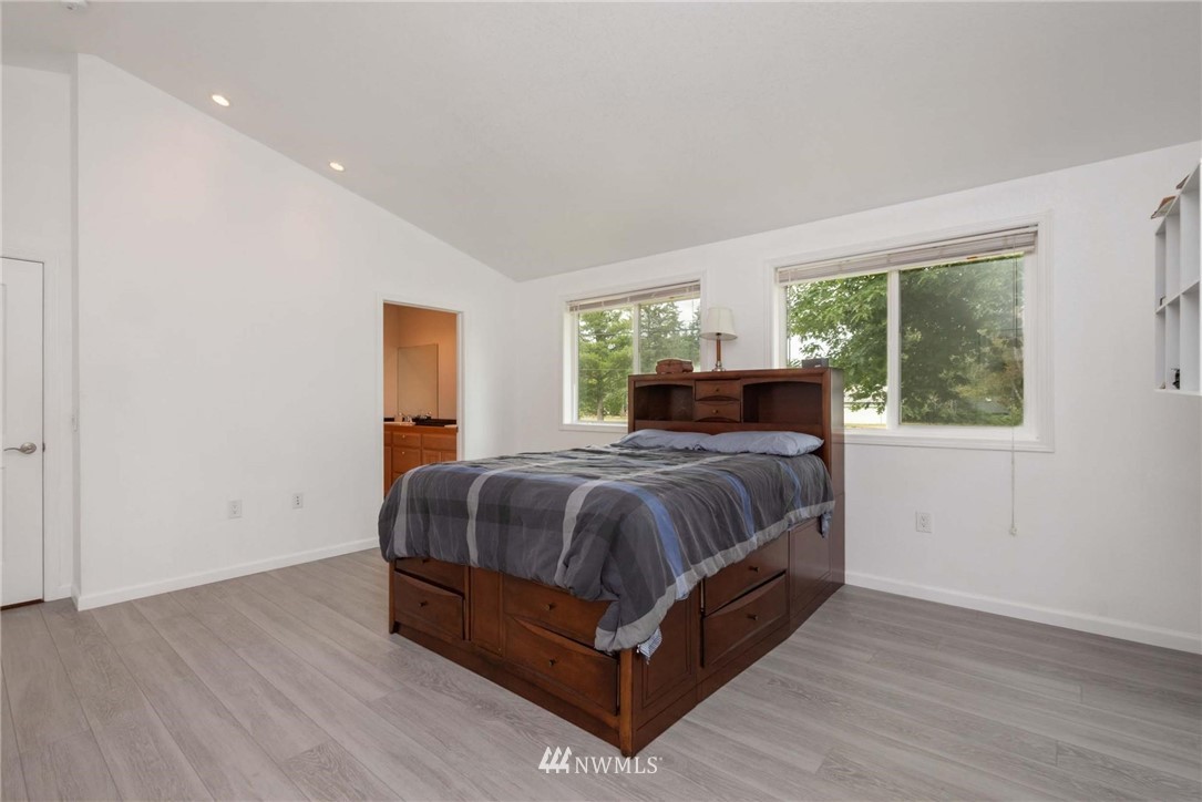 5313 Erlands Point Road Northwest Bremerton, WA 98312 - Photo 11 of 20 Gallery Image 11