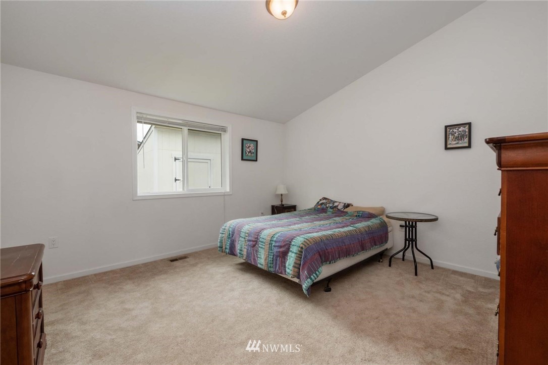 5313 Erlands Point Road Northwest Bremerton, WA 98312 - Photo 13 of 20 Gallery Image 13