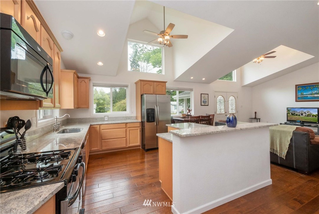 5313 Erlands Point Road Northwest Bremerton, WA 98312 - Photo 8 of 20 Gallery Image 8