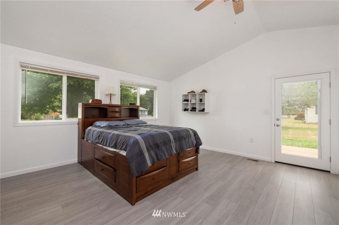 5313 Erlands Point Road Northwest Bremerton, WA 98312 - Photo 9 of 20 Gallery Image 9