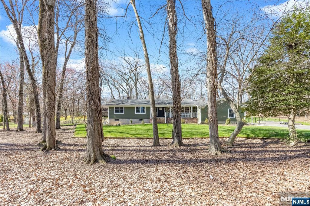 886 High Mountain Road Franklin Lakes, NJ 07417 - Photo 2 of 31