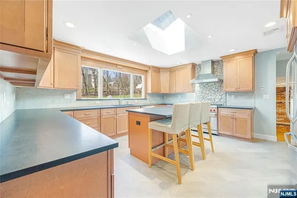 $5,000 | 886 High Mountain Road, Franklin Lakes, NJ 07417