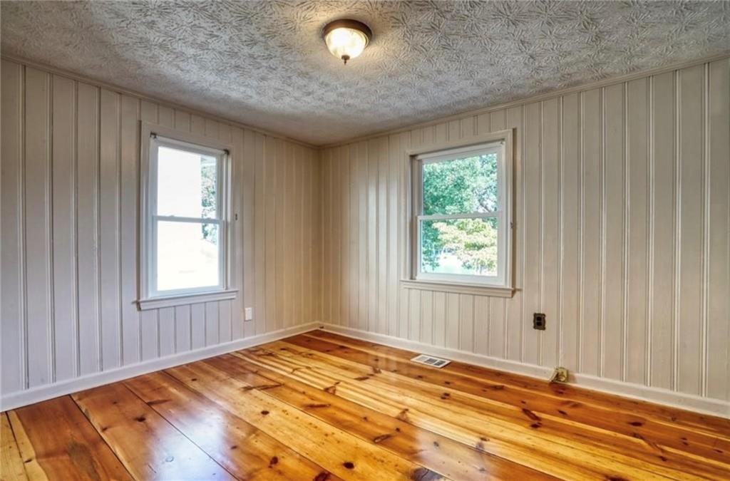 6163 Lake Lanier Heights Road Buford, GA 30518 - Photo 8 of 26